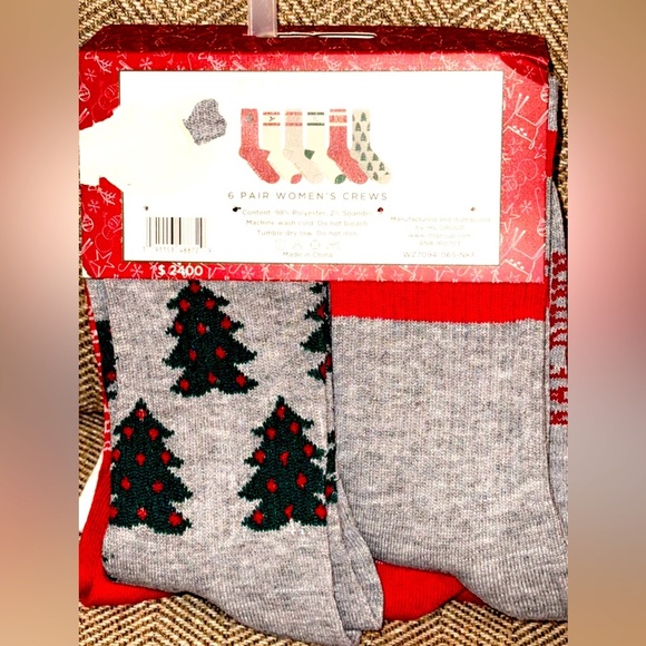 NWT Rae Dunn Women’s Festive Holiday Christmas Crew Socks - 6 Pair - Picture 2 of 5